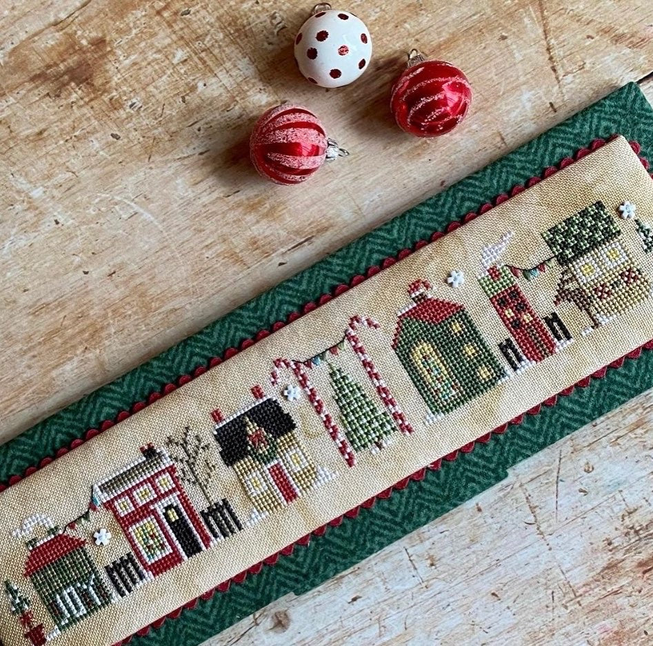 Christmas Tiny Town – Heart in Hand Needleart