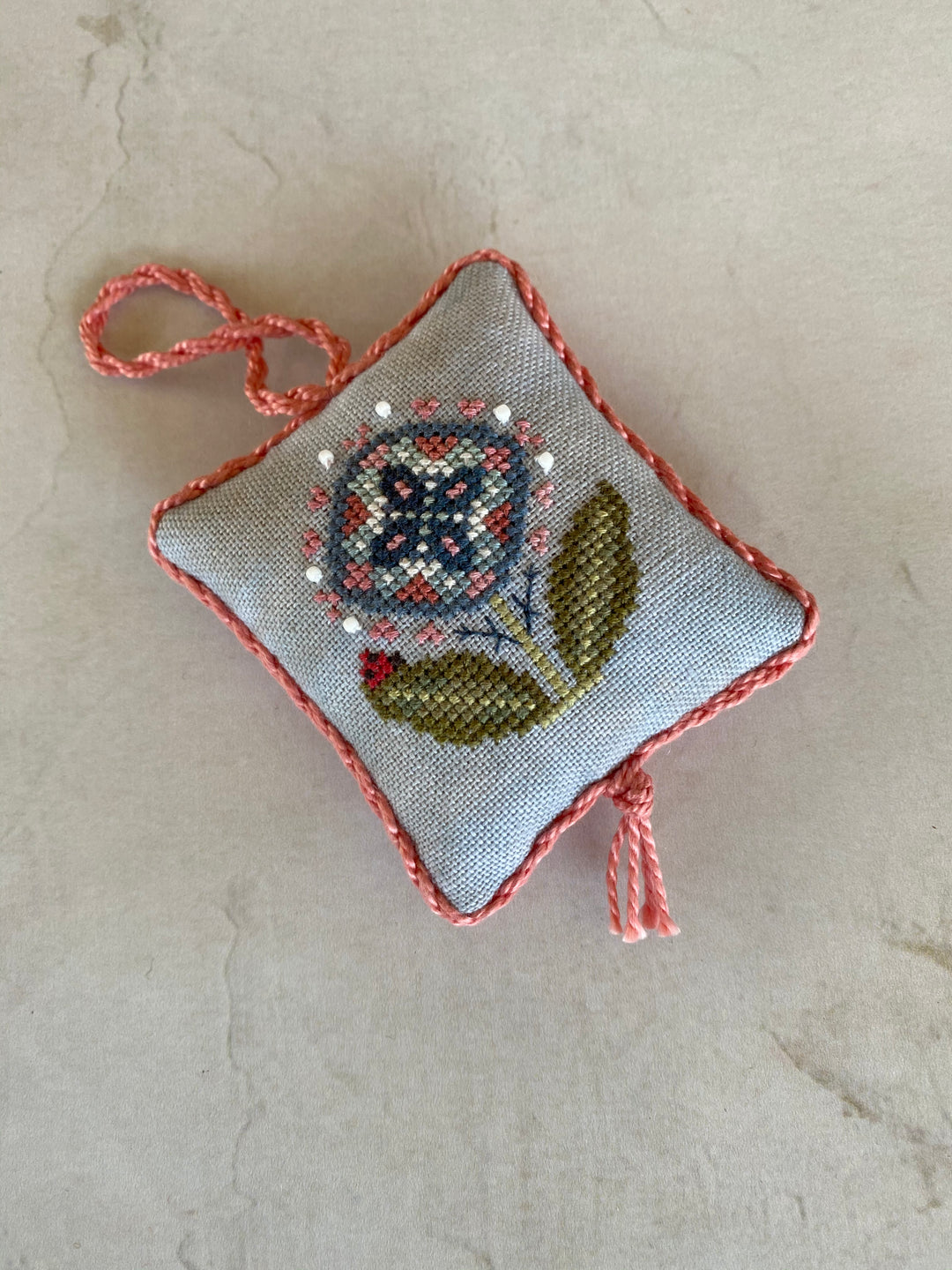 Pocket Round: Flower
