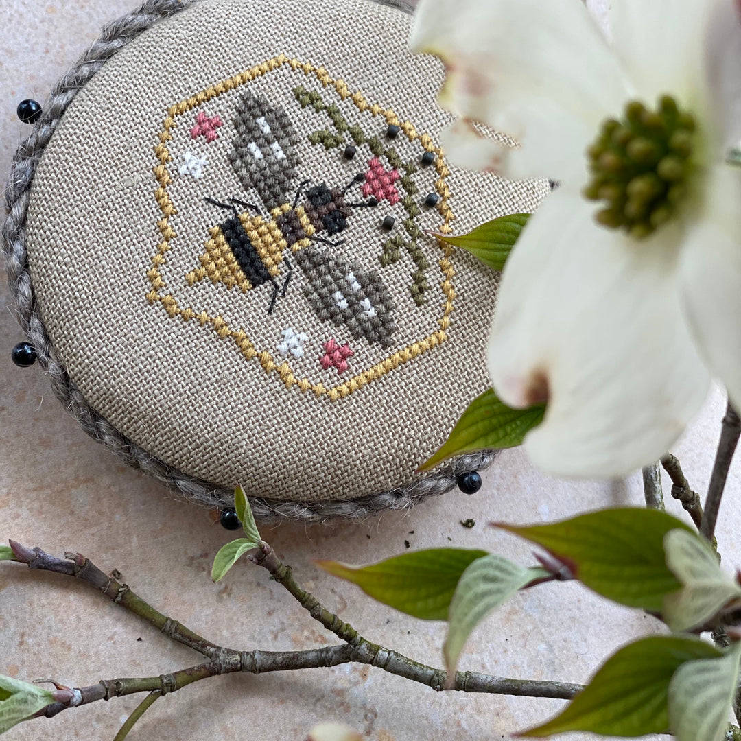 Pocket Round: Bee