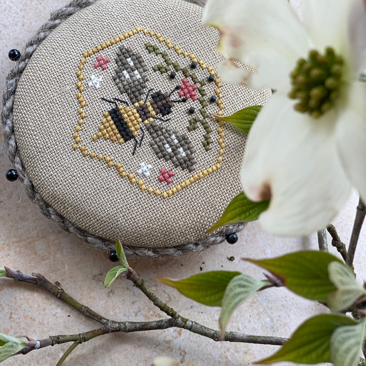 Pocket Round: Bee